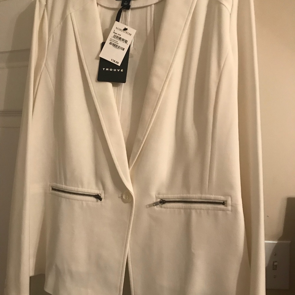 Perfect for spring...white blazer